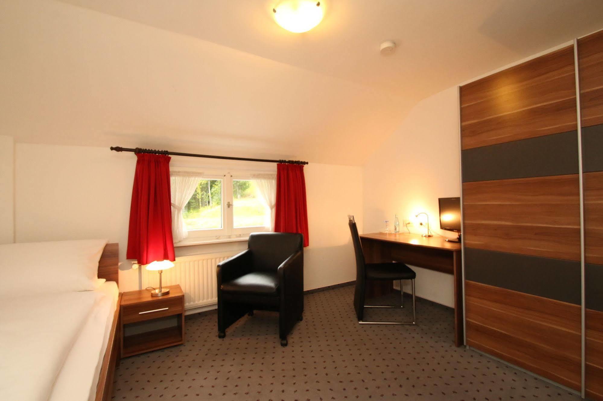 Hotel Landgasthof Adler Altenrond ภายนอก รูปภาพ