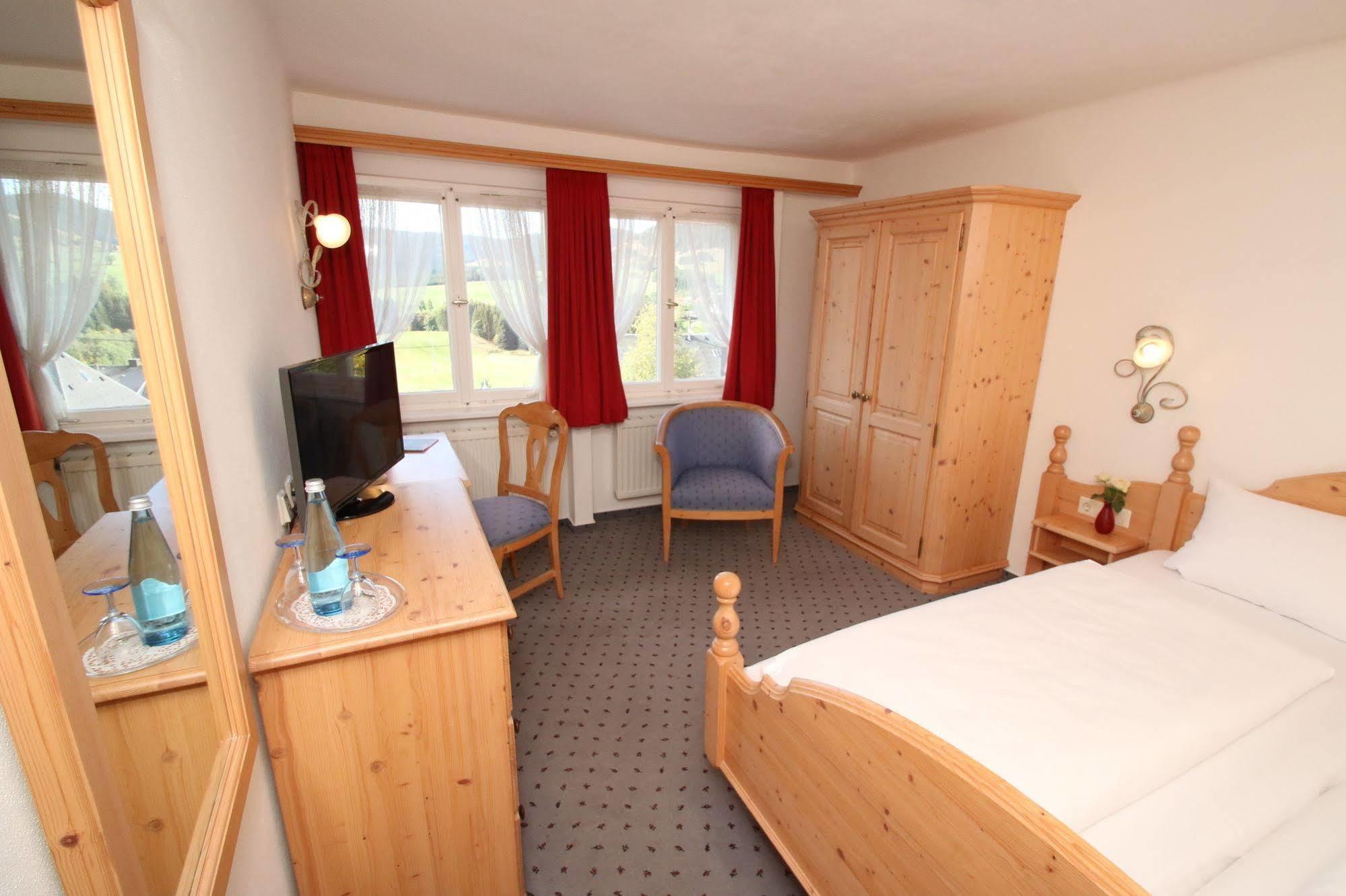 Hotel Landgasthof Adler Altenrond ภายนอก รูปภาพ