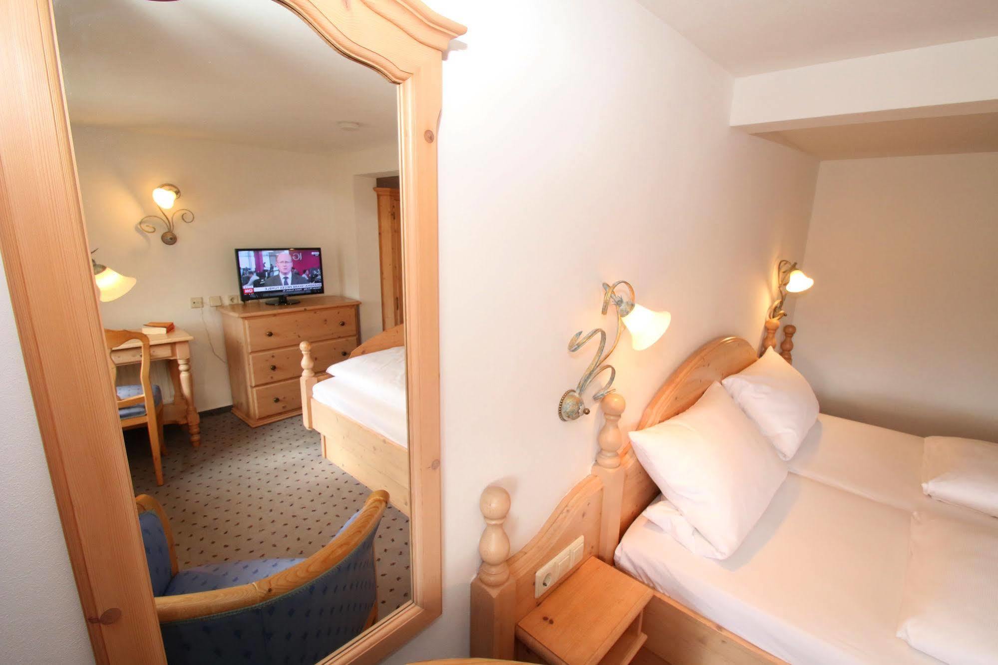 Hotel Landgasthof Adler Altenrond ภายนอก รูปภาพ