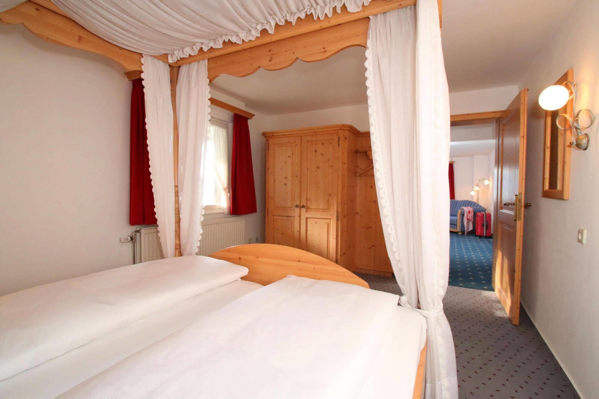 Hotel Landgasthof Adler Altenrond ภายนอก รูปภาพ